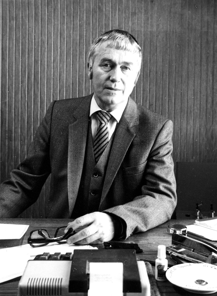 Þórður M. Þórðarson á skrifstofu Síldarvinnslunnar árið 1983. Ljósm.: Vilberg Guðnason.