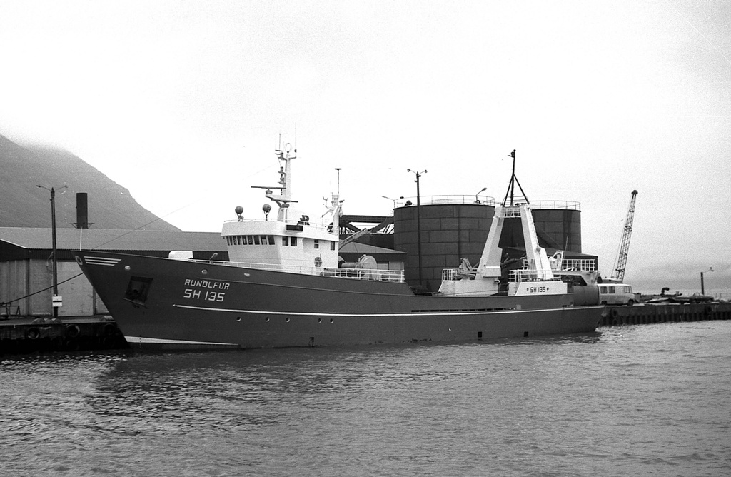 Runólfur SH að landa kolmunna í Neskaupstað sumarið 1976. Ljósm. Guðmundur Sveinsson